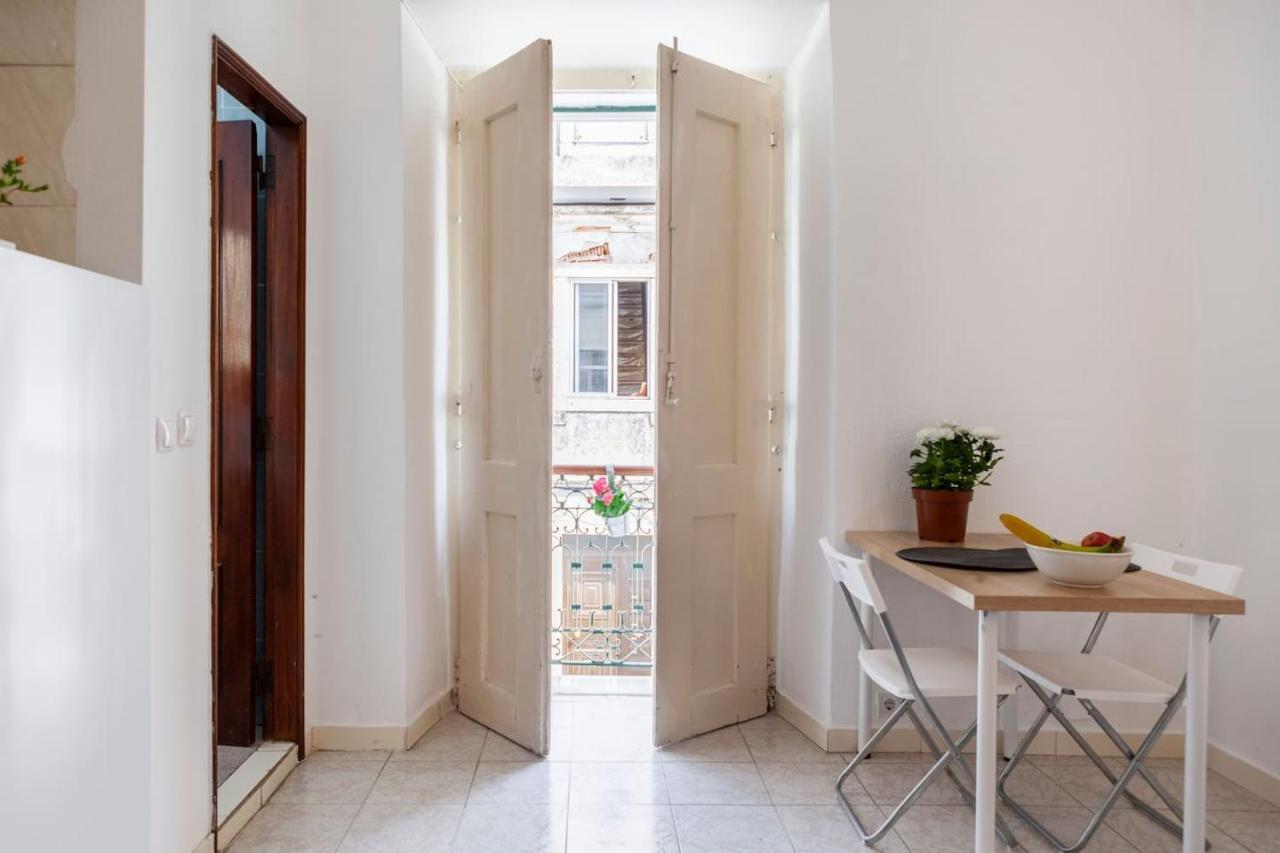 2 Bedroom Apartment For 4 People With Free Public Parking ลิสบอน ภายนอก รูปภาพ